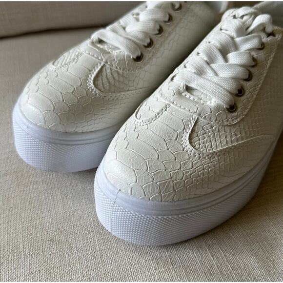 Nasty Gal Faux Croc Leather Platform Sneakers Size US 8/ UK 6 White - Picture 10 of 10